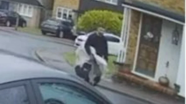 Βρετανία: Συνελήφθη ο δράστης που σκότωσε τη σύζυγο και τις κόρες του παρουσιαστή του BBC με βαλλίστρα (βίντεο)