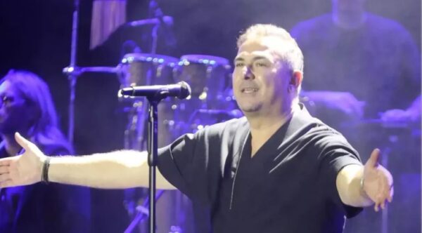 Υβόννη Μπόσνιακ: Η τρυφερή φωτογραφία με τον Αντώνη Ρέμο και η ευχή της για την γιορτή του