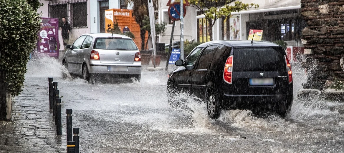 Σε εξέλιξη η κακοκαιρία – Νέα προειδοποίηση  της ΕΜΥ με  «κόκκινο» συναγερμό – Μεγάλης έντασης και διάρκειας βροχές με ανέμους 8-9 μποφόρ και  χιόνια
