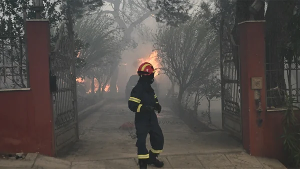 Φωτιές: «Κόκκινος» συναγερμός αύριο σε Αττική και πέντε ακόμη περιοχές