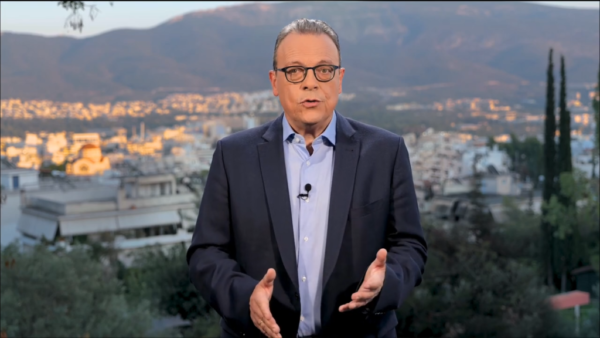 Ο Σωκράτης Φάμελλος:  Α, ρε μάνα!  Το βίντεο με τη  ψήφο της μητέρας του