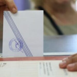 Δημοσκόπηση Metron Analysis: Στις 16 μονάδες η διαφορά ΝΔ και ΠΑΣΟΚ – Στο 50% η δημοτικότητα της Καρυστιανού