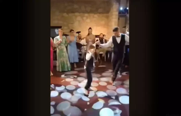 Κρήτη: 9χρονος έκλεψε την παράσταση σε γάμο με τον λεβέντικο χορό και τις φιγούρες του – Βίντεο