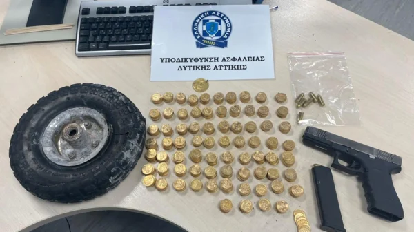 Επιχείρηση της ΕΛ.ΑΣ. σε καταυλισμό Ρομά στη Φυλή – Βρέθηκαν λίρες, όπλα και σφαίρες