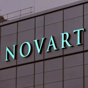 Novartis: Δεσμεύονται τα περιουσιακά στοιχεία  των δύο πρώην προστατευόμενων μαρτύρων «Μάξιμου Σαράφη» και «Αικατερίνης Κελέση» – Στο στόχαστρο ύποπτα ποσά 10 και 17 εκατ. ευρώ σε ελβετικές τράπεζες