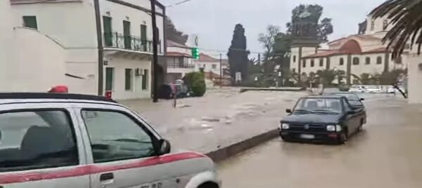 Κακοκαιρία Bora: Δύο οι νεκροί στην Λήμνο – Πλημμύρες στο νησί – Εκκενώνεται ο οικισμός Κοντιά – Ήχησε το «112» σε Κεντρική Μακεδονία και Θεσσαλία (βίντεο)