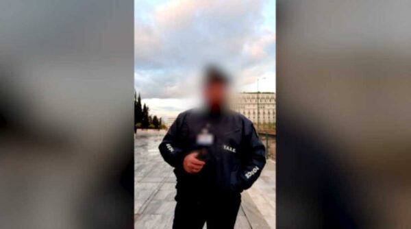 «Μας χτυπούσε με το γκλομπ & μας έκαιγε με αναπτήρα» – Σοκάρει η περιγραφή της 13χρονης κόρης  του αστυνομικού  της Βουλής