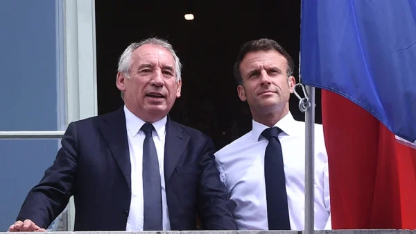 Η Γαλλία οδεύει προς πολιτική κρίση καθώς ο πρωθυπουργός Μπαϊρού ρισκάρει τα πάντα στην ψήφο εμπιστοσύνης με φόντο τον προϋπολογισμό