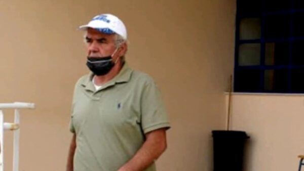 Δολοφονία στην Εύβοια: Έπνιγαν τον πατέρα τους και τον έλουζαν με αγιασμό – Θύμα σεξουαλικής κακοποίησης ο γιός, λέει ο δικηγόρος τους (βίντεο)