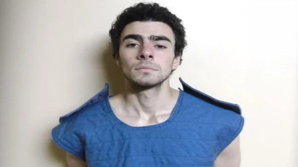 Μανχάταν: Από πλούσια οικογένεια με βραβεία στο Λύκειο και καλές σπουδές ο 26χρονος που κατηγορείται για τη δολοφονία του CEO της ασφαλιστικής εταιρίας