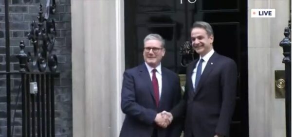 Σε θερμό κλίμα η συνάντηση Μητσοτάκη – Στάρμερ στο Λονδίνο: Οι διμερείς σχέσεις και οι γεωπολιτικές εξελίξεις στο επίκεντρο – Οι ερωτήσεις για τα Γλυπτά του Παρθενώνα