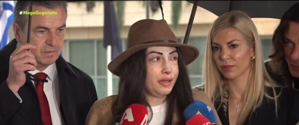 Ιωάννα Παλιοσπύρου: Διακόπηκε η δίκη για την επίθεση με βιτριόλι σε βάρος της – Ανησυχώ για όταν βγεί από τη φυλακή, είπε για την καταγορούμενη (βίντεο)