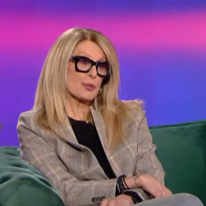 Εύη Δρούτσα: Έπεσε θύμα κλοπής – Απατεώνες ως υπάλληλοι του ΔΕΔΔΗΕ μπήκαν σπίτι της και την έβαλαν να τυλίξει 22.000 ευρώ σε αλουμινόχαρτα (βίντεο)