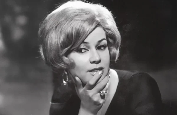 Φίνος Φιλμ: «Έζησε δέκα ζωές και μάλιστα όπως τις ήθελε» – Το «αντίο» στην Καίτη Γκρέυ