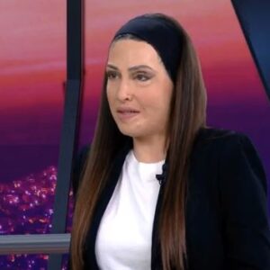 Η Ιωάννα Παλιοσπύρου απάντησε  στο σοκαριστικό σχόλιο «καλά σου έκανε και σου έριξε βιτριόλι»: «Αν πεθάνω εγώ θα βελτιωθεί η ζωή σου;»