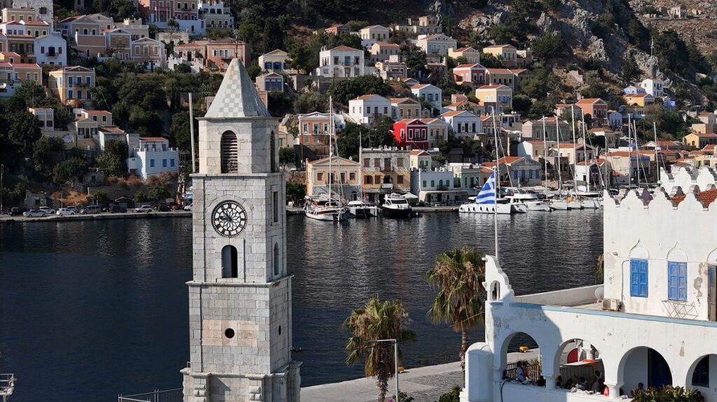 To Happy Traveller μας ταξιδεύει στη Σύμη – Κυριακή 2 Φεβρουαρίου στον ΣΚΑΪ