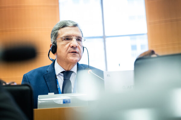 Απάντηση Κομισιόν σε Γ. Αυτιά για τη στέγη –  Στήριξη σε κράτη και πόλεις με διπλάσια κονδύλια