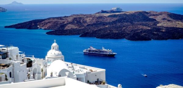 Σαντορίνη : Αδειάζουν τις πισίνες , όλα τα νέα μέτρα της Επιτροπής Σεισμικού Κινδύνου – Επεκτείνονται σε  Ανάφη, Ίο και Αμοργό