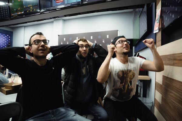 Απολαυστικοί Γιάννης Γκούμας και Σάκης Κατσούλης στο Πάμε Στοίχημα Football Party by Gazzetta – Ο Νικολαΐδης, η ΑΕΛ και το «Τζόνι αγόρι μου»