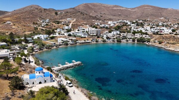 ΣΚΑΙ: Happy Traveller στη Σύρο – Το Β’ μέρος, την Κυριακή 9 Μαρτίου στις 17.00