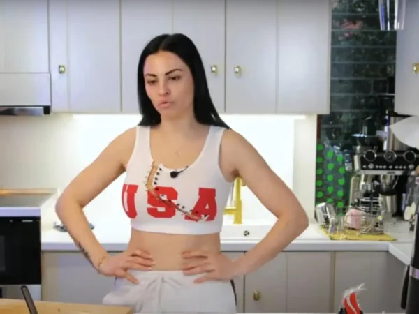 Η Δήμητρα Αλεξανδράκη αποκαλύπτει: “Η πρώτη μου σχέση ήταν με γυναίκα”