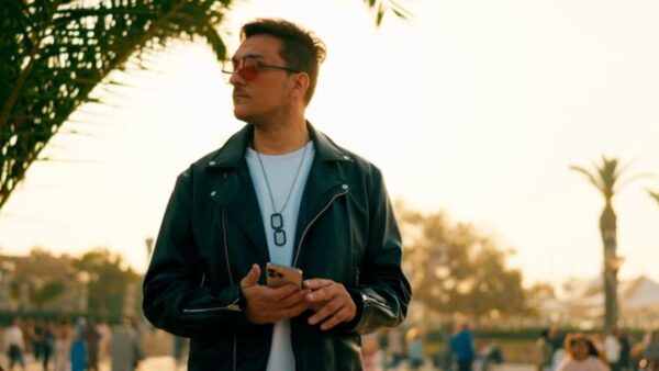 Θάνος Δαρούσης: Εντυπωσιάζει το νέο του βίντεο κλιπ  – Γυρίστηκε στη Σμύρνη!