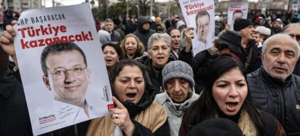 Εκρέμ Ιμάμογλου: «Προδοσία κατά της Τουρκίας», λέει μετά  την προφυλάκιση του – Παύθηκε από δήμαρχος Κωνσταντινούπολης από το τουρκικό ΥΠΕΣ