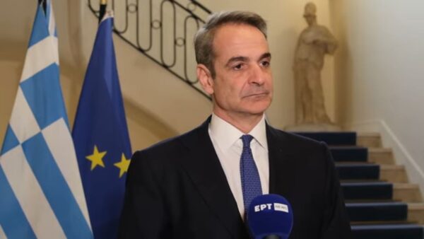 Μητσοτάκης από Παρίσι: Αυξήσεις στους ένστολους – Νέο μισθολόγιο για τις Ένοπλες Δυνάμεις – Η Ελλάδα δεν στέλνει στρατεύματα στην Ουκρανία