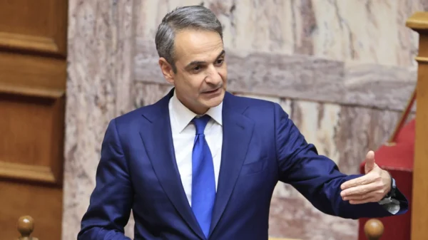 Βουλή: ξεκίνησε η συζήτηση επί της πρότασης δυσπιστίας – Μητσοτάκης:  «Ουρά» της Κωνσταντοπούλου ο Ανδρουλάκης – Ετερόκλητη «συμμαχία των προθύμων»