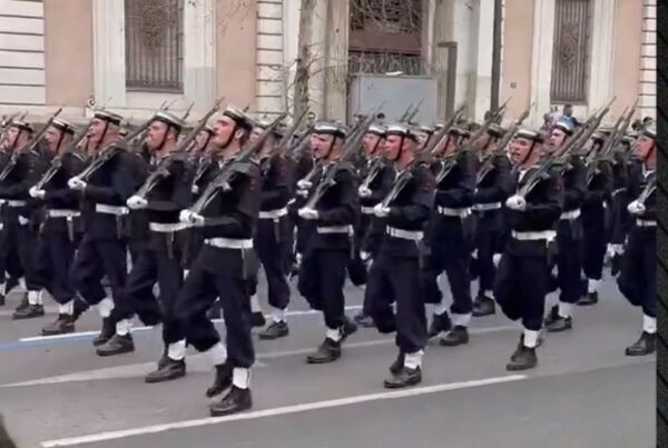 Viral το βίντεο με τα συνθήματα της Σχολής Υπαξιωματικών του Ναυτικού κατά της Τουρκίας – Έρευνα από το υπουργείο Άμυνας