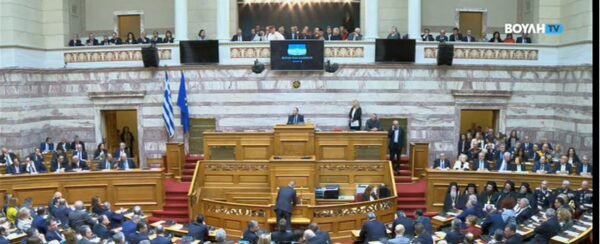 Ορκωμοσία Τασούλα: Απείχαν Ελληνική Λύση και Πλεύση Ελευθερίας