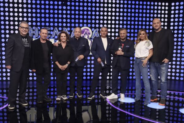 «Η Ελλάδα ψηφίζει»- Όλοι μια μεγάλη «αγκαλιά» – Δείτε βίντεο