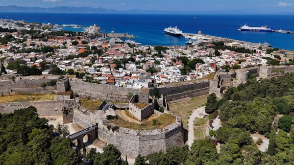 ΣΚΑΪ –  Happy Traveller στη Ρόδο – Το Α’ μέρος, την Κυριακή 6 Απριλίου στις 16.50 – Τρέϊλερ