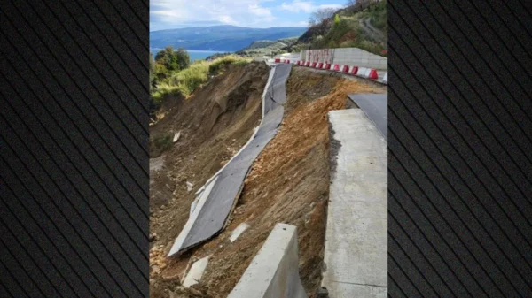 Λάρισα: Κατέρρευσε ο παραλιακός δρόμος Αγιόκαμπου – Κεραμιδίου λίγους μήνες πριν παραδοθεί – Διατάχτηκε εισαγγελική έρευνα