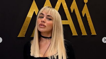 Κόνι Μεταξά στη δίκη του Μάνου Παπαγιάννη: «Κλωτσάει την πόρτα, πιάνει τη Σοφία Παυλίδου από τον λαιμό και την πετάει κάτω»