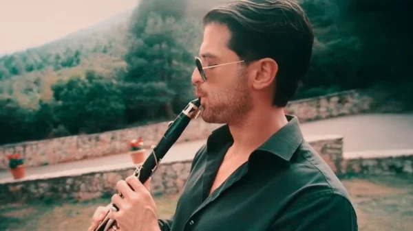 Τραυματίστηκε σοβαρά στο χέρι από κροτίδα ο βιρτουόζος του κλαρίνου, Άρης Μουγκοπέτρος