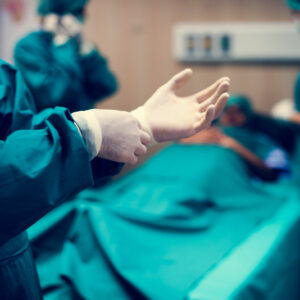 Αναισθησιολόγος στη Θεσσαλονίκη έκοβε αποδείξεις… 20 ευρώ για επεμβάσεις – Πως τον έπιασε η Εφορία