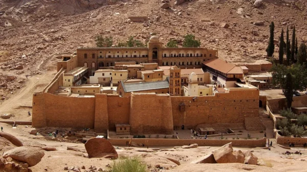 Ελληνικό ΥΠΕΞ για Αγία Αικατερίνη του Σινά: Δεν υπάρχει κανένα περιθώριο να αποκλίνουμε από τα όσα είχαν πει Μητσοτάκης – Σίσι