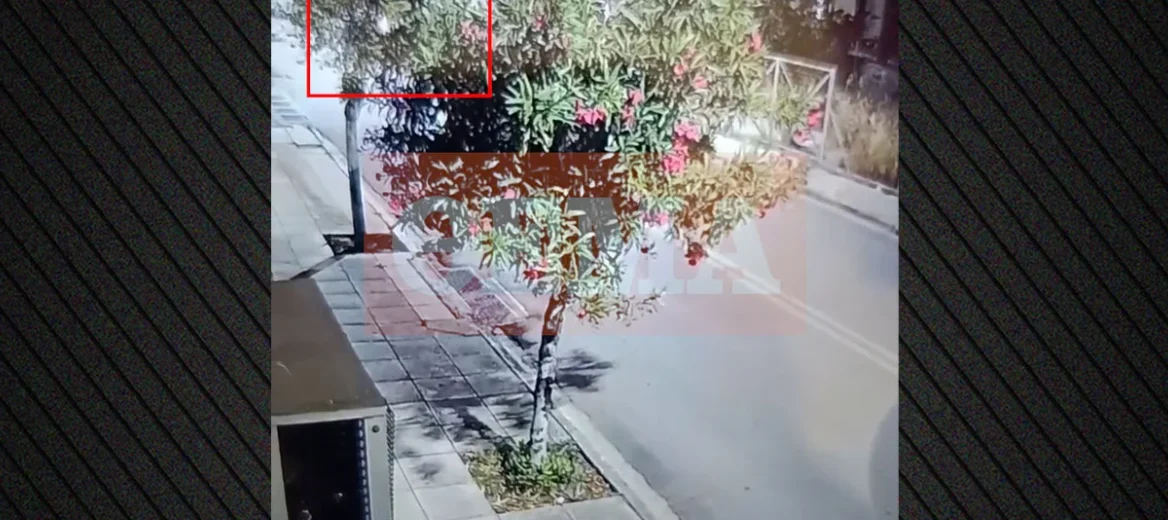Άνω Λιόσια: Βίντεο ντοκουμέντο από το μαφιόζικο χτύπημα κατά του οδηγού της θωρακισμένης Mercedes – Οι δράστες «γάζωσαν» το ΙΧ με 40 σφαίρες