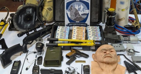 Βίντεο – ντοκουμέντο από τη δράση της σπείρας που «άνοιγε» ΑΤΜ με τροχό – Πάνω από 500.000 ευρώ η λεία τους