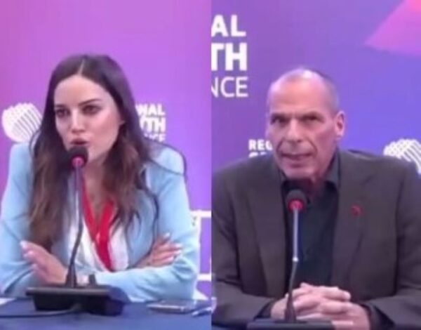 Γιάνης Βαρουφάκης: Ένταση σε συνέδριο  – Επιτέθηκε σε δημοσιογράφο – «Είστε γελοία κυρία μου» – Δείτε βίντεο