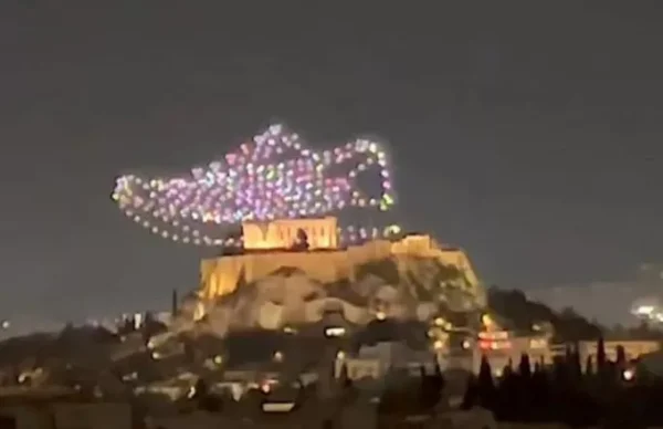 Μενδώνη: Το drone show με φόντο την Ακρόπολη δεν έγινε με νόμιμη διαδικασία – Μήνυση κατά παντός υπεύθυνου από το υπουργείο Πολιτισμού