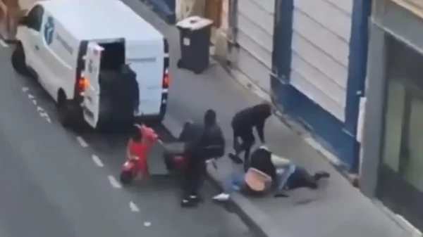 Παρίσι: Βίντεο από την απόπειρα απαγωγής 34χρονης κόρης  πλούσιου επιχειρηματία – Η μάχη με τους δράστες  – «Βοήθεια, είναι έγκυος», φώναζε ο σύζυγος