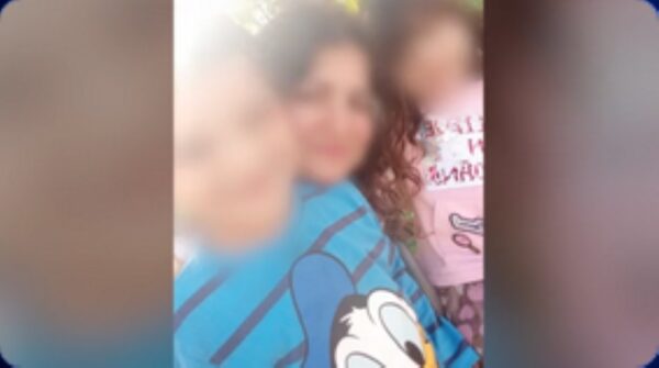 Λάρισα: Παραδόθηκε ο 50χρονος που κατηγορείται για την κακοποίηση των δύο αδελφών – Απολογείται η μητέρα