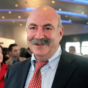 Ο Χρήστος Μαυρίκης πυροβόλησε με καραμπίνα και ταμπουρώθηκε στο σπίτι του στα Σπάτα – Ισχυρές αστυνομικές δυνάμεις στο σημείο