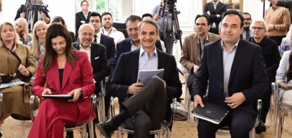 To εθνικό σχέδιο για τη βία των ανηλίκων: Κοινωνική εργασία αντί αποβολών, δημιουργία τεχνικών γυμνασίων, ξεκινά το kids wallet