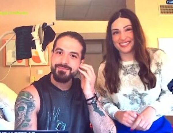 Άρης Μουγκοπέτρος: «Θες με δύο χέρια, θες με ένα, εγώ θα ξαναπαίξω» – Δίπλα του η Ιωάννα Παλιοσπύρου – Βίντεο