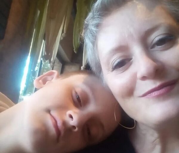 Πάτρα: «Και την καρδιά μου, και τα μάτια μου, θα τα έδινα όλα», λέει η μητέρα που έγινε δότρια ήπατος για μεταμόσχευση στον γιο της