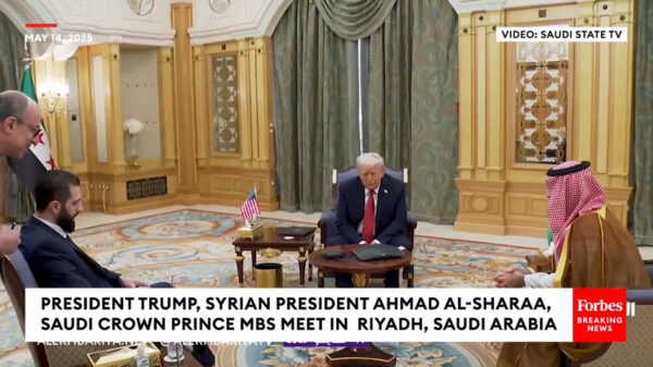 Συνάντηση Τραμπ με τον προσωρινό πρόεδρο της Συρίας στη Σαουδική Αραβία – Άρση κυρώσεων κατά της Δαμασκού
