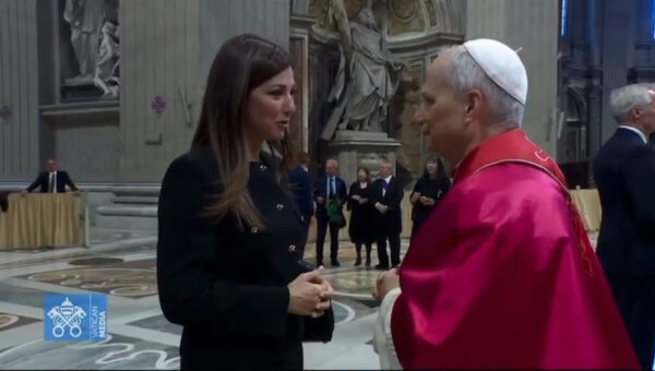 Στην ενθρόνιση του Πάπα στο Βατικανό η Σοφία Ζαχαράκη – Δείτε βίντεο